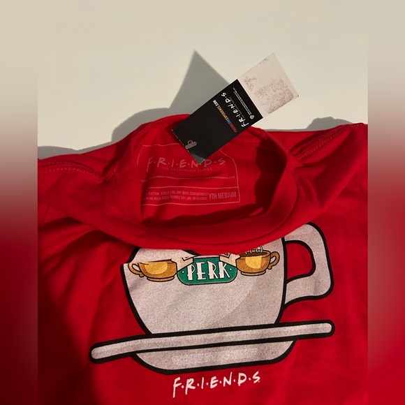 NWT The Friends Experience Central Perk red t-shirt size Youth Medium - Picture 3 of 6